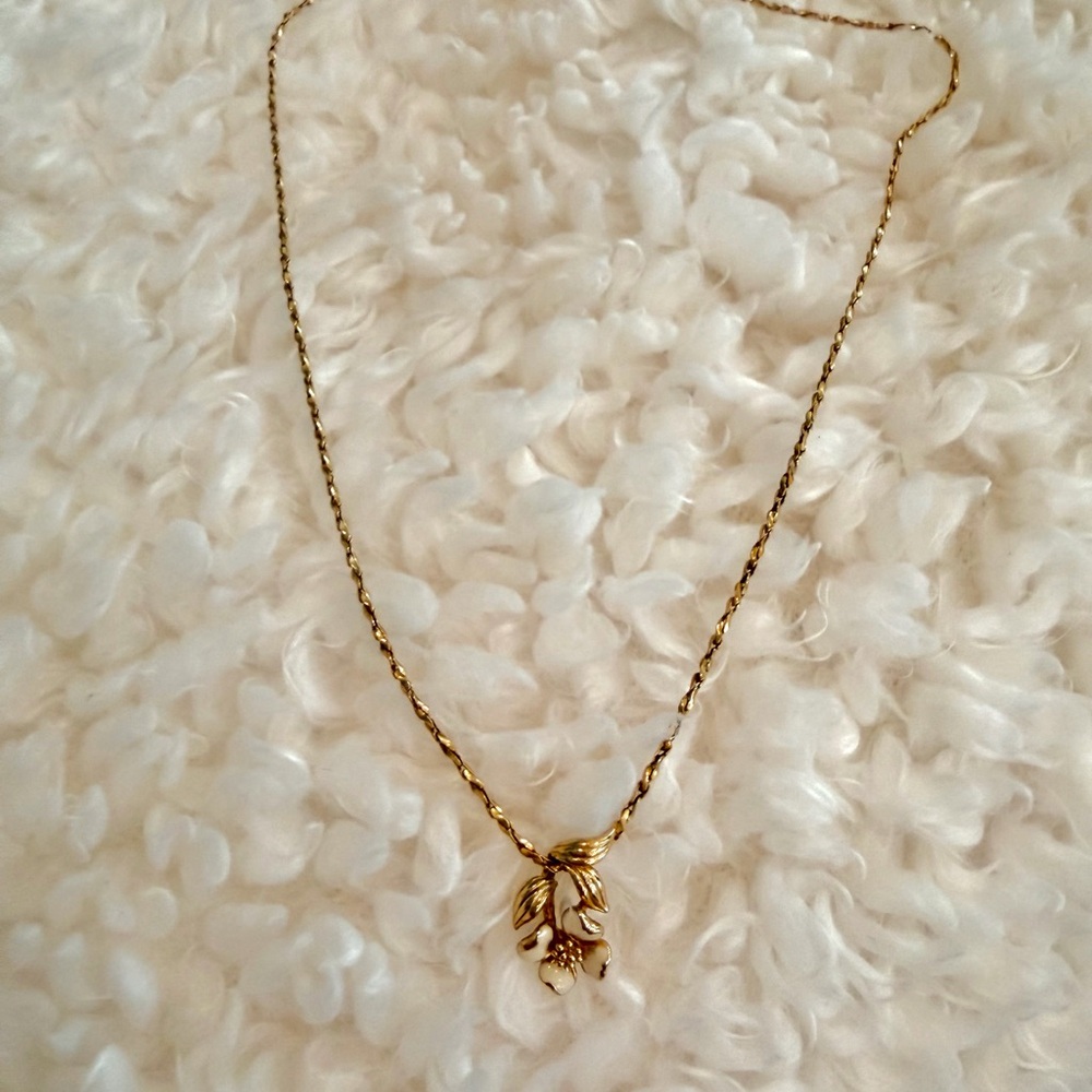 Delicate Gold Leaf Pendant Necklace - Women's Jewelry